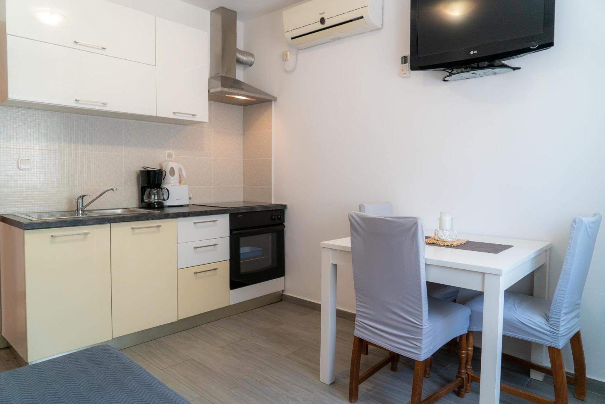 Apartments Zubcic ティスノ エクステリア 写真