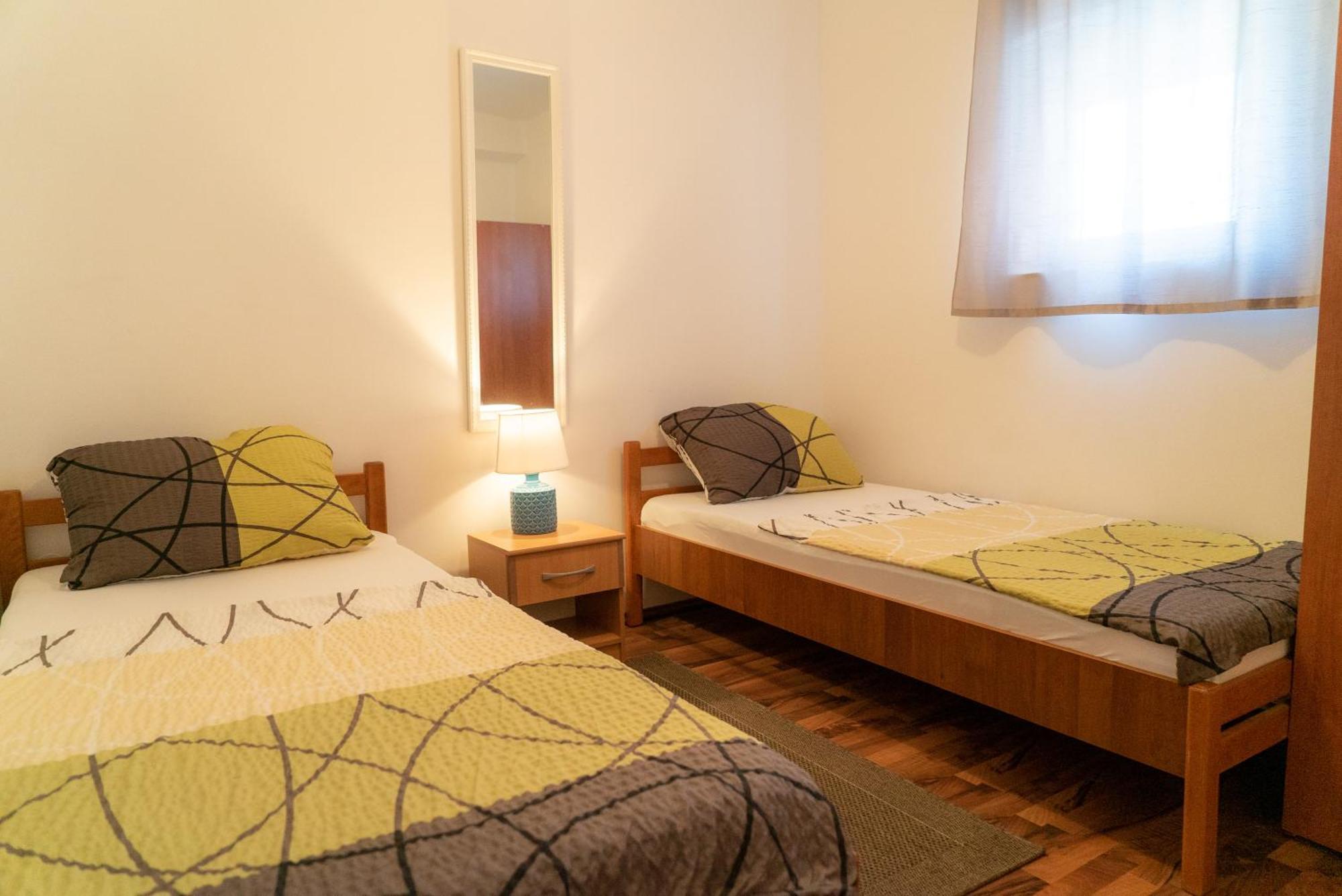 Apartments Zubcic ティスノ エクステリア 写真